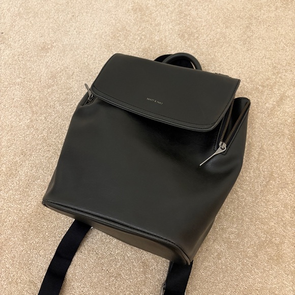 NWOT Matt & Nat Fabi Mini Vegan Backpack - Picture 7 of 12